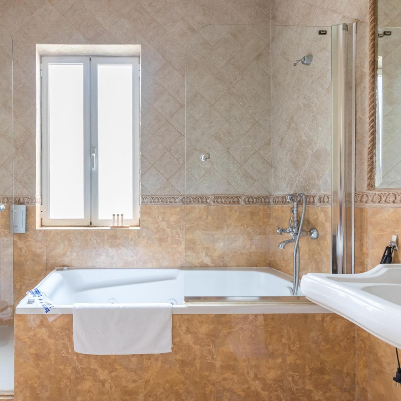 Puerta Del Sol Apartment มาดริด ภายนอก รูปภาพ