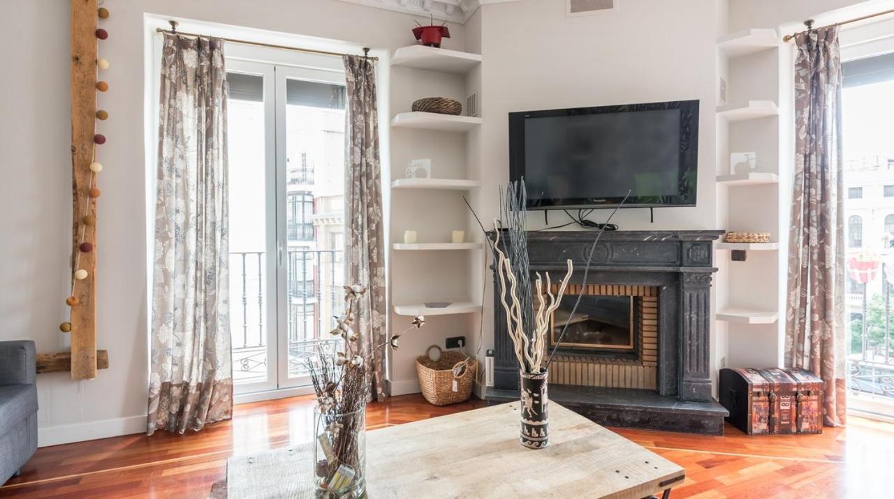 Puerta Del Sol Apartment มาดริด ภายนอก รูปภาพ